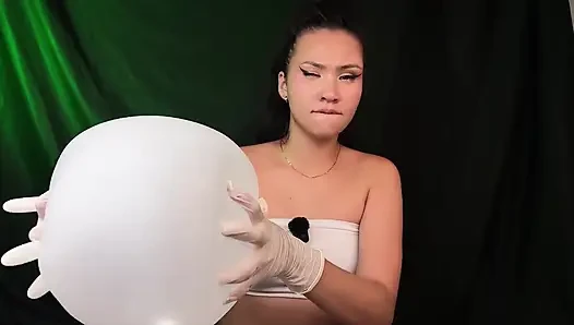 Любительница латекса