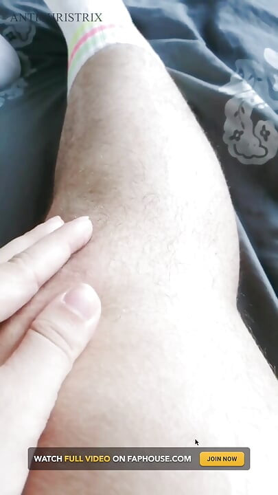 Todas las piernas naturales provocan peludo y sensual