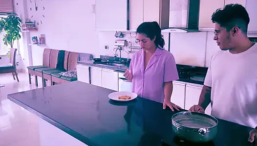 Teman saya membantu istri saya karena dia tenggelam