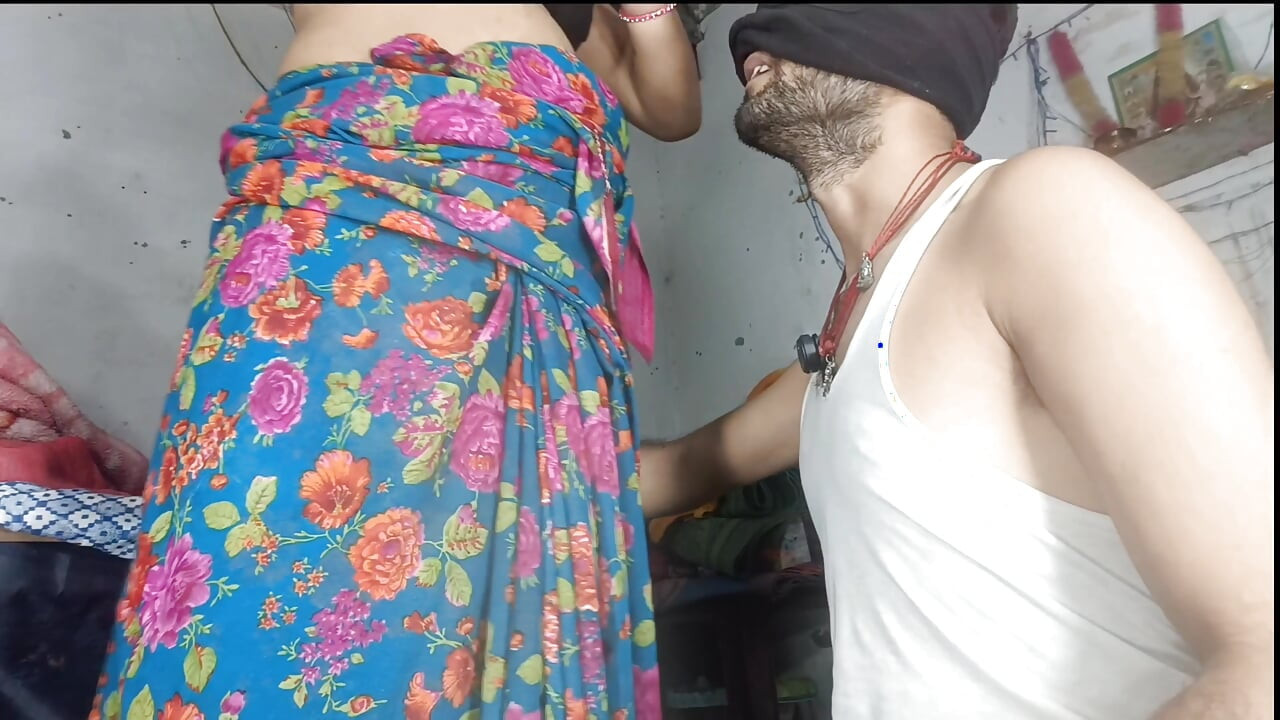Kocası yokken baldız kayınbiraderi ile seks yapıyor.
