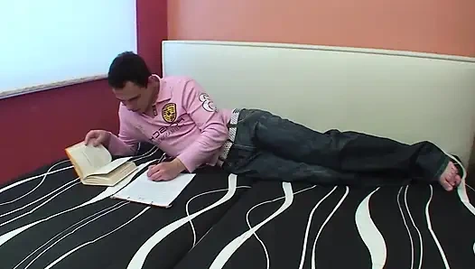 Его первый раз был со своей собственной бабушкой!