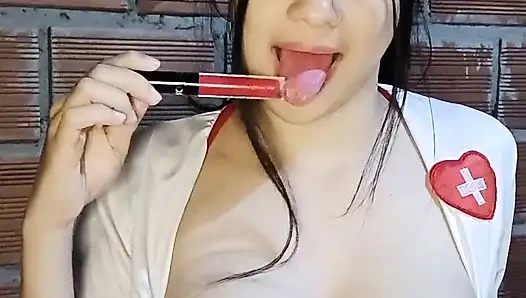 Я вижу, как моя невестка мастурбирует, а затем мы вкусно трахаемся