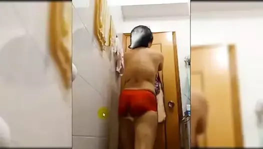 Indonesian Maid In Hong Kong Masturbate in Bathroom