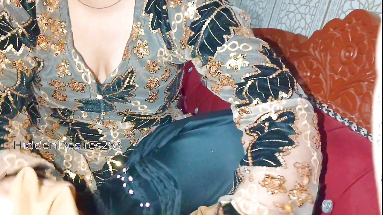 Seksi üvey kız kardeşlerim büyük milki göğüsler büyük yarağımın tadını çıkarıyor ve ustalaşıyor