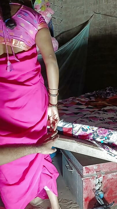 Bhabhi se fait baiser par le cock de son beau-frère en levrette debout avec audio hindi