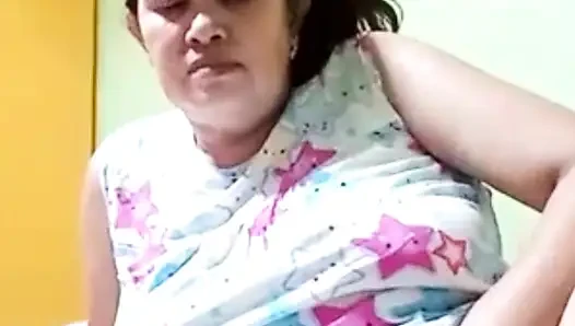 Biraz konuşuruz, sonra şehvetimizi serbest bıraktırmak için video seks yaparız