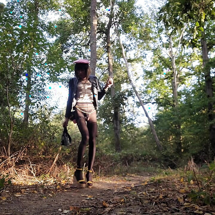 Exhibit P🚗U B L I C en Pute on a Parking Lot in the Forest, at La Faisanderie 91. Fanciful Tights, Thong [4sep25] Meet CoKiiNE! VaneSsaBiTCHx