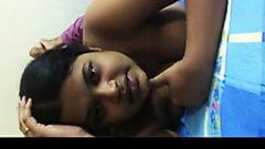 Desi bangla meid deelt haar sekservaring