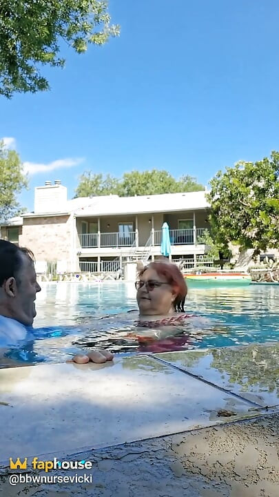 BBW Couple Love to Kissing the Pool!