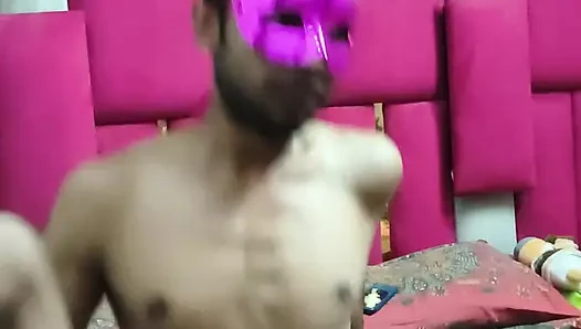 Hintli ev hanımının yatak odasında emiyor