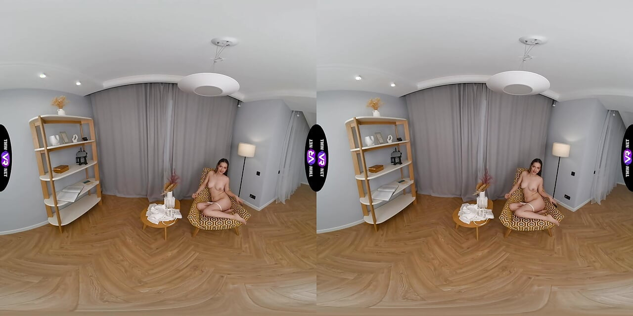 סידה מתפשטת ומזמינה אותו ללקק את הכוס שלה - TeenMegaWorld