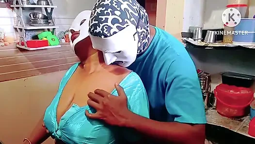 Возбужденная бхабхи и играющий паренек шурин - тамильский эротический звук с настоящими громкими стонами