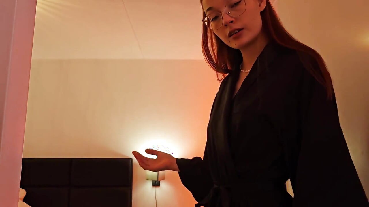 Corno em primeiro plano sextape - ela fode um pau real enquanto você só pode sentar e assistir (holandês)
