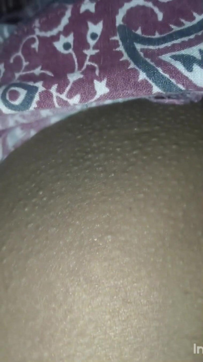 ฉันกดนมเมียของเพื่อนที่บ้านเธอและเย็ดเธออย่างหนัก | คลิป 1