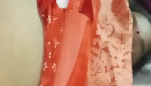 My stepaunt's pussy was massaged with oil and fingered.