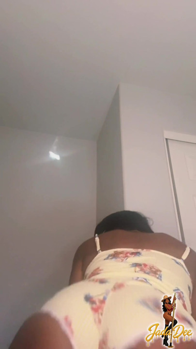 Shaking Ass Like a Good Little Slut
