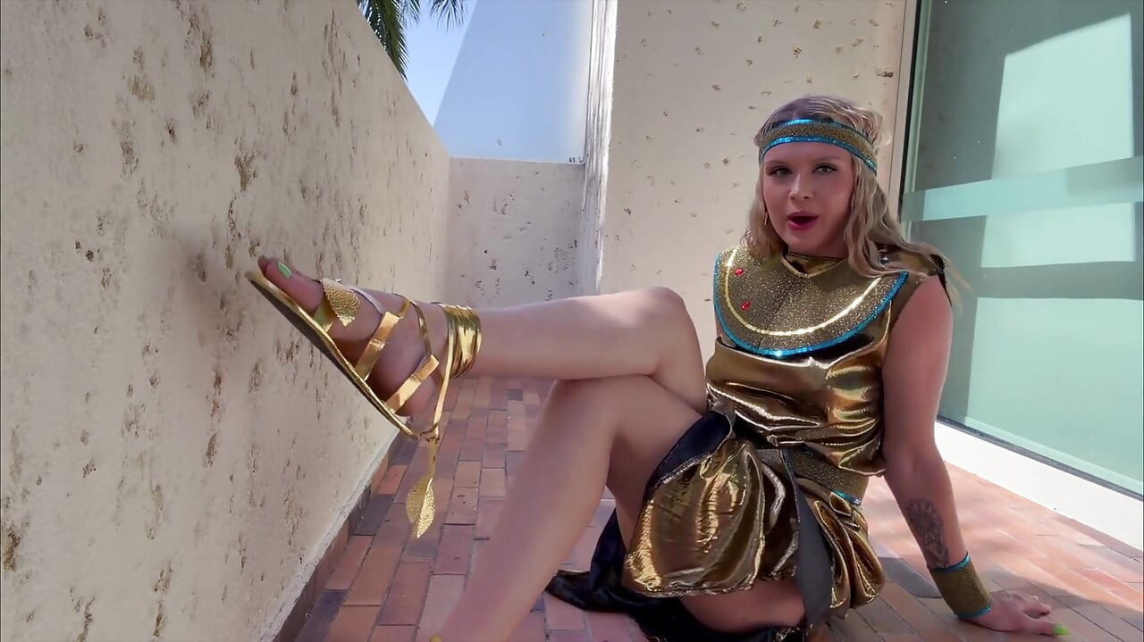 Juliana Maries gamle egyptiske femdom-fantasi 4K POV guddommelige kommando venter!
