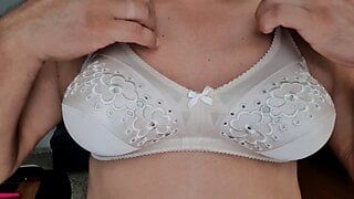 Modeling a classic softcup wireless nuede bra