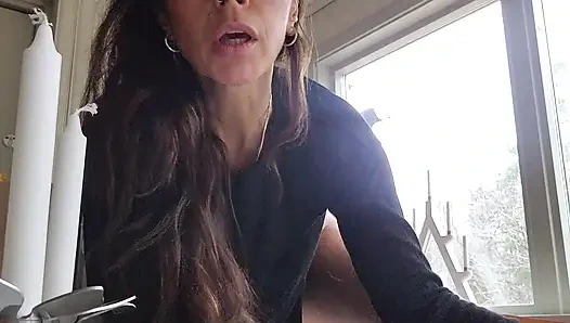 Hot milf gets her pussy and ass stretched by a dildo used by the delivery guy