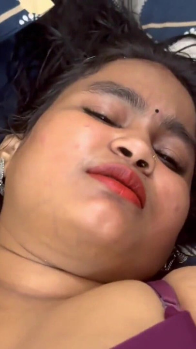 Pati renj saari vaali patni ko chodta hai aur jor se chodta hai . klip 1