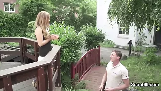 Caren Christiansen fickt Vermieter wegen Schulden Outdoor