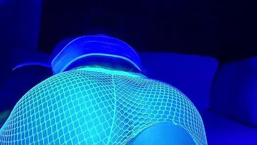Pantat bahenol cewek ini dientot habis-habisan pakai dildo ukuran raksasa dan kontol besar