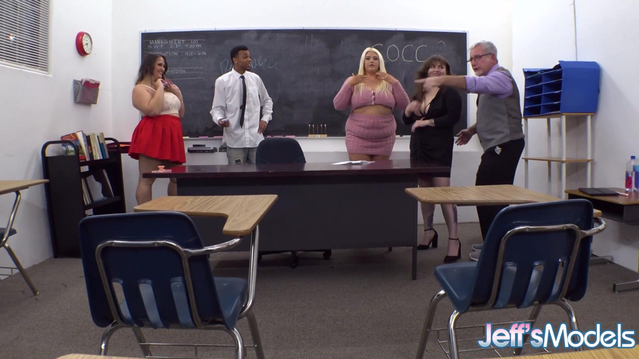 異人種間の乱交でBBW拘置所と3ホットPlumpers