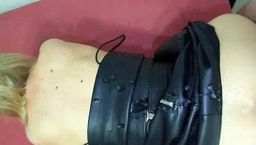 Amatör boşalma derlemesi - deri giysiler ve iç çamaşırlı sperm
