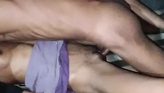 Hintli yenge yağmurlu sezonda seks yapıyor Hintli desi yenge köyü