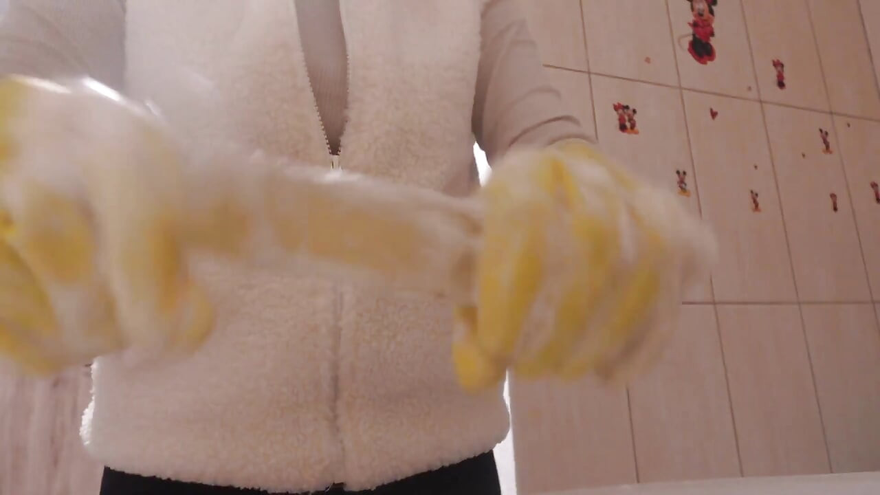 My Stepsister in Yellow Dishwashing Gloves Takes a Bath with a Dildo and Lots of White Foam and Soap