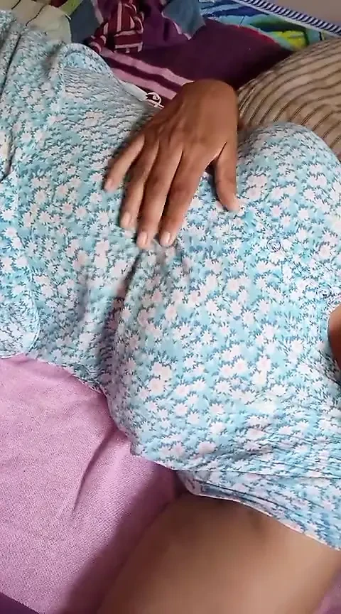 Intense Finger Masturbation of the Clitoris and Penetration