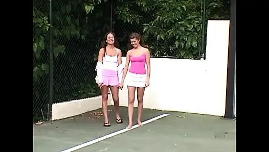 Ich will deinen nassen arsch lecken und deine rasierte muschi mit einem großen schwanz-Harness, einer kleinen schlampe ficken