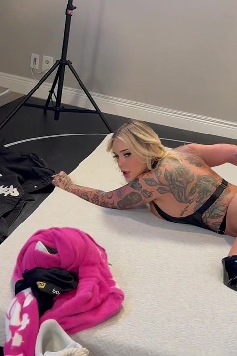 Loira pawg kali roses deixa Teddy Tarantino gozar nela
