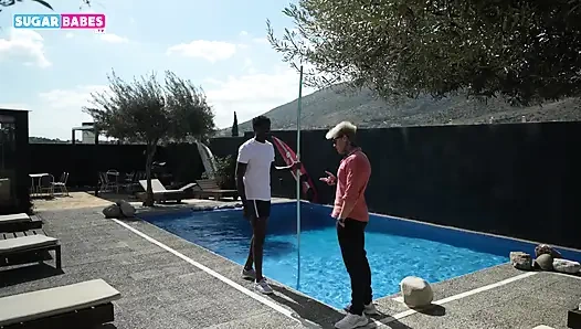 Межрасовый трах греческой горничной Алины Мелаки с большим черным членом