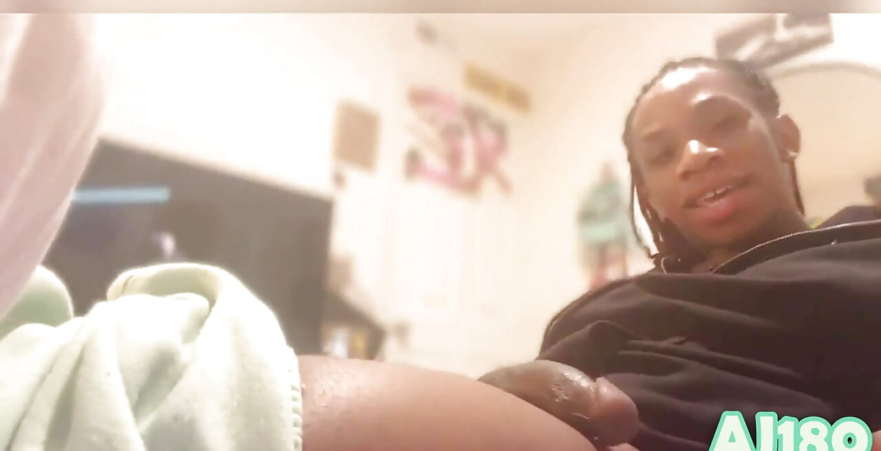 Lavender Lady Pancutan mani ke-2 saya hanya menggesel diri saya kerana saya kesunyian. Tiada solek. Hanya miang