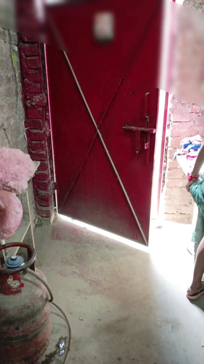 Seeing sister-in-law alone in broad daylight,Hindi Sexy Video,Indian Sexy Video,Desi Sexy Video,Sexy Video,Sex Video… | Clip 2