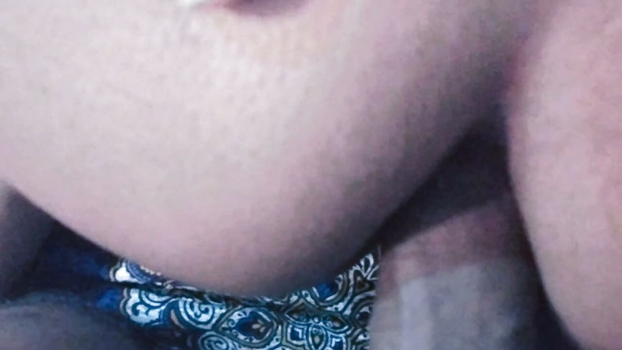 TUSHY Chanel testa seu limite anal com anal bruto