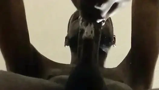 Глубокая глотка крупным планом