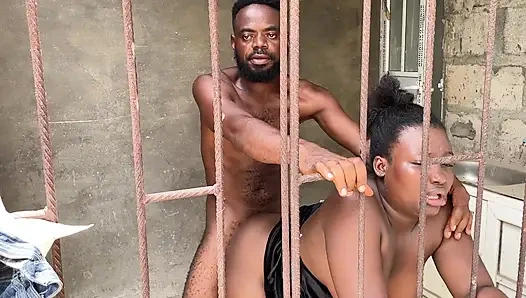 Kunjunganku ke penjara berujung ngentot aku habis-habisan