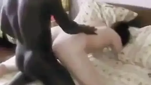 Черный мужик трахает жену русского мужчины и снимает на видео и обожает это - куколд