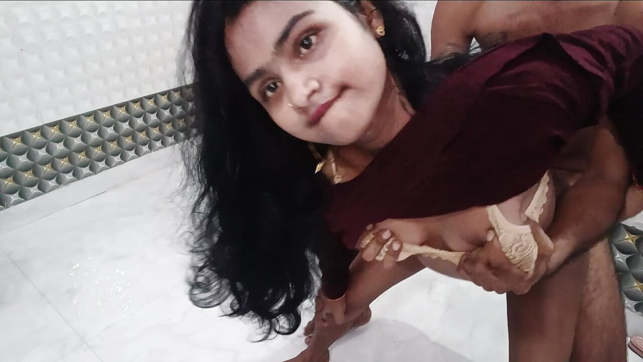 Chica india Green & Maroon con traje de sexo caliente - pareja real