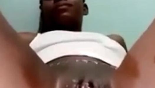 O africancă sexy negresă vrea să-i gusti pizda umedă și grasă