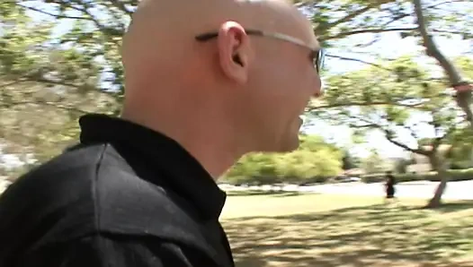 Долго выеченная розовая щель сочной сучки для траха милфы выглядит маленькой, полной спермы с сиськами на лицо