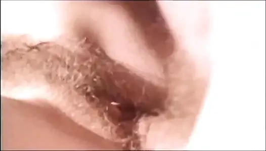 Porno vintage: dua pelacur muda ngentot di luar ruangan dengan kontol John Holmes