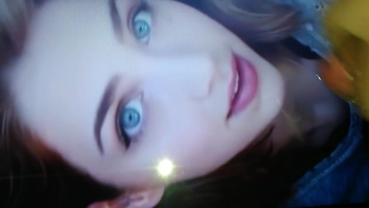 Emily rudd tưởng nhớ