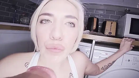 Американка-мачеха С Пышными Формами Обожает Британский Член!