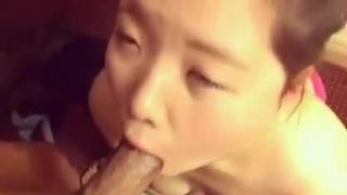 Пухлая возбужденная азиатка впервые с большим черным членом в любительском видео
