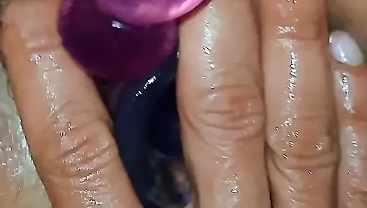 Istri Serakah Menjelajahi Mainan Seks Baru (video Lengkap)