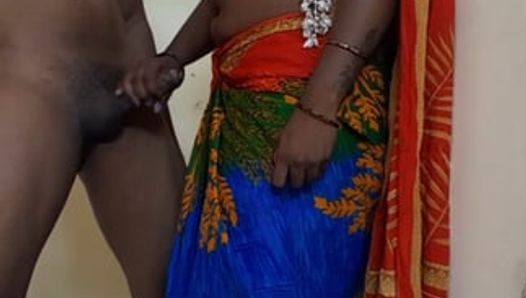 Indische Desi tante stiekem seks met een jonge jongen