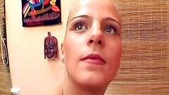 Hete blonde meid uit Duitsland die vers sperma eet op pov
